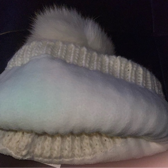 NWT Women's Kyi Kyi Genuine Fox Fur Pom Pom Waffle Knit Beanie Hat in Ivory - Picture 4 of 10
